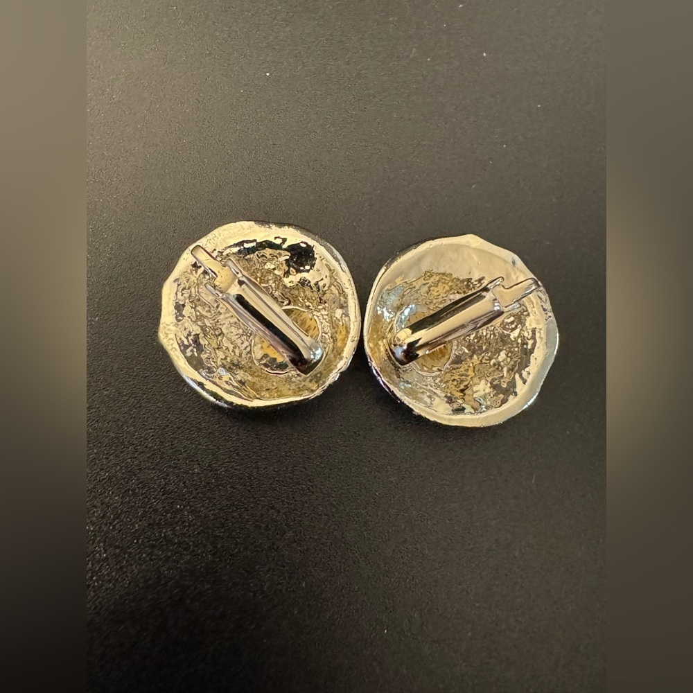 Vintage Silver Tone Shell Clip On Earrings Textured Swirl Dome - Retro - EUC - Picture 6 of 8